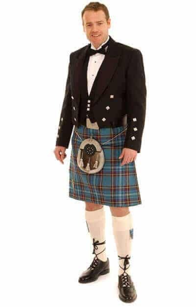 Man wearing PV Kilt Poly Viscose Medium Weight Formal Kilt
