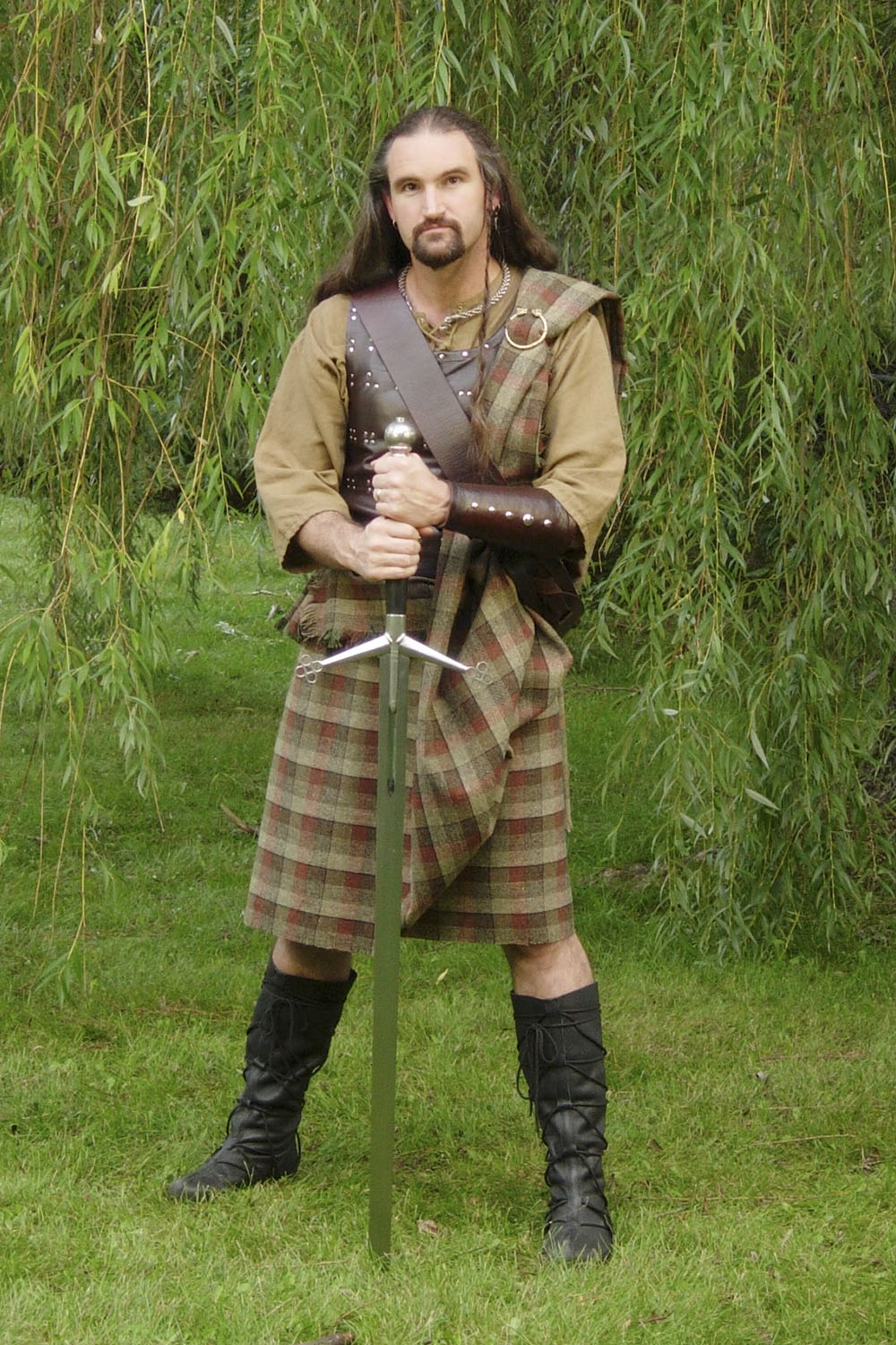 Scottish Mens Kilt Traditional Highland Dress Skirt Kilts Tartan for Men  (2XL, RED) : Amazon.in: Clothing & Accessories