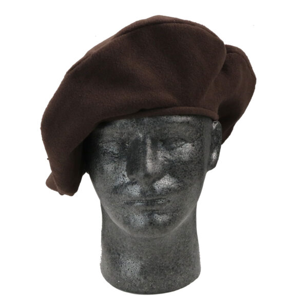 An OUTLANDER Inspired Fleece Scots Bonnet on a mannequin head.