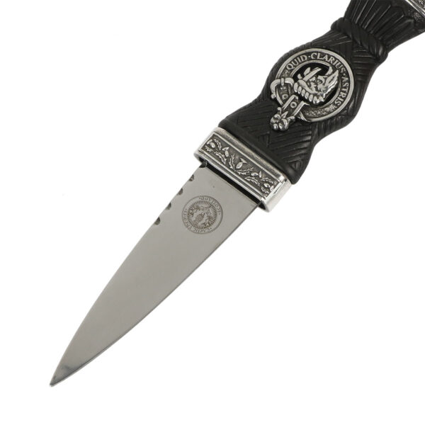 A black and silver Baillie Pewter Thistle Clan Crest Sgian Dubh adorned with the baillie thistle clan crest.